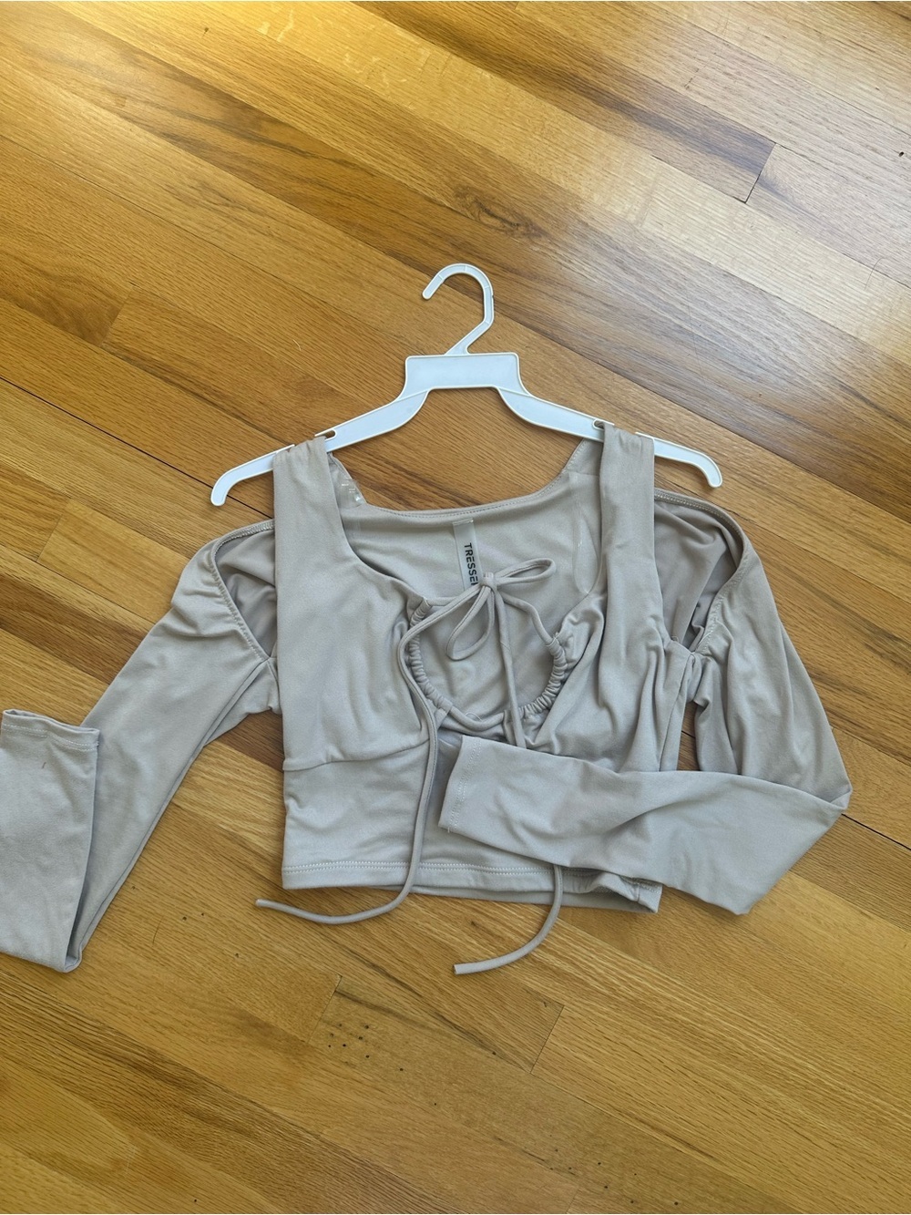 Women's Beige Ruched Front Long Sleeve Crop Top